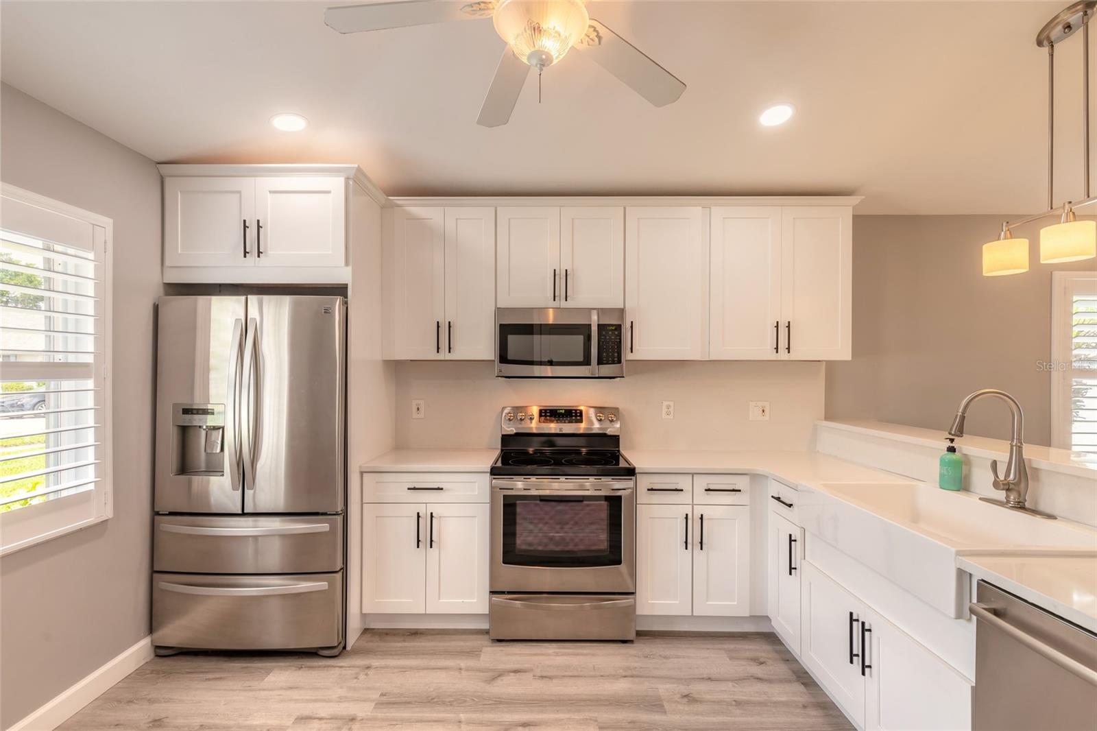 656 MIDDLEBURY LOOP — photo 8