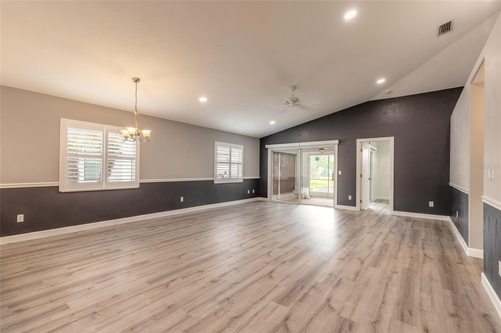 656 MIDDLEBURY LOOP — photo 10