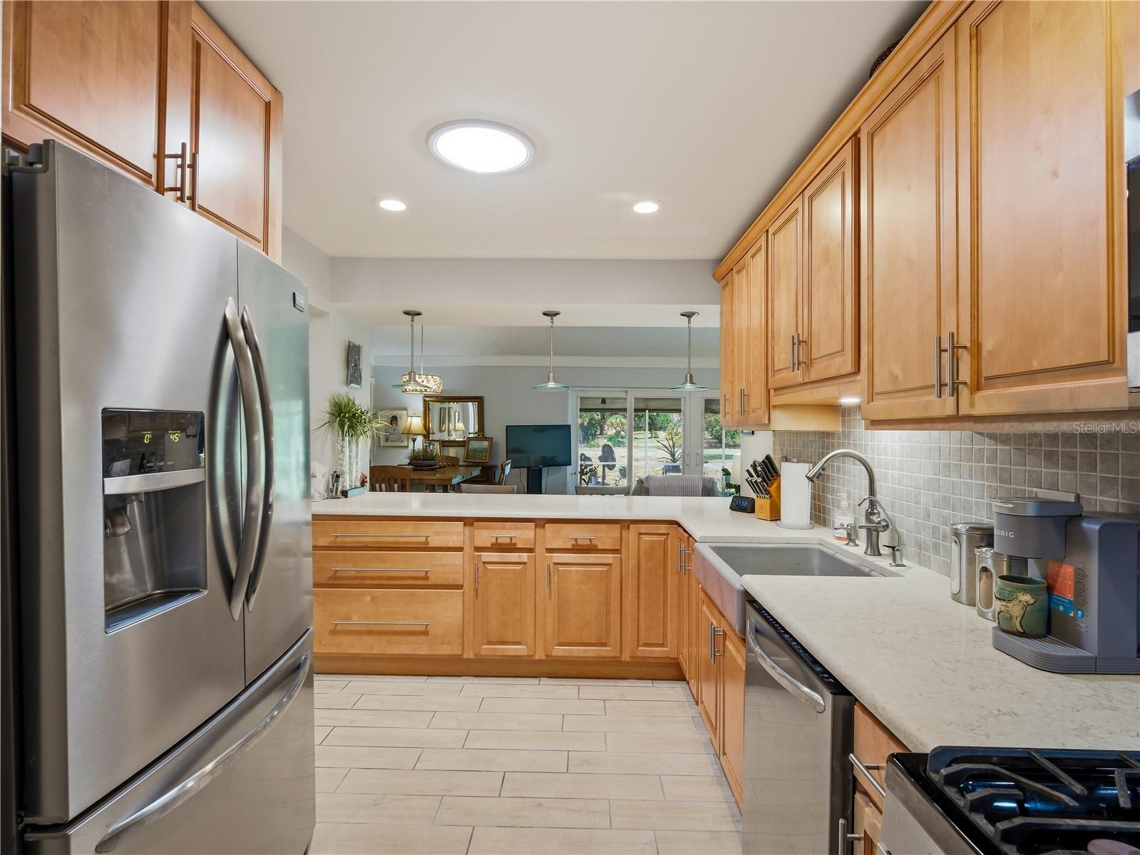 218 CANTERBURY CIR — photo 5