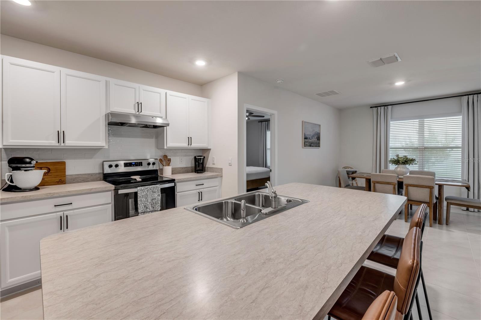2624 NEVERLAND DR — photo 12