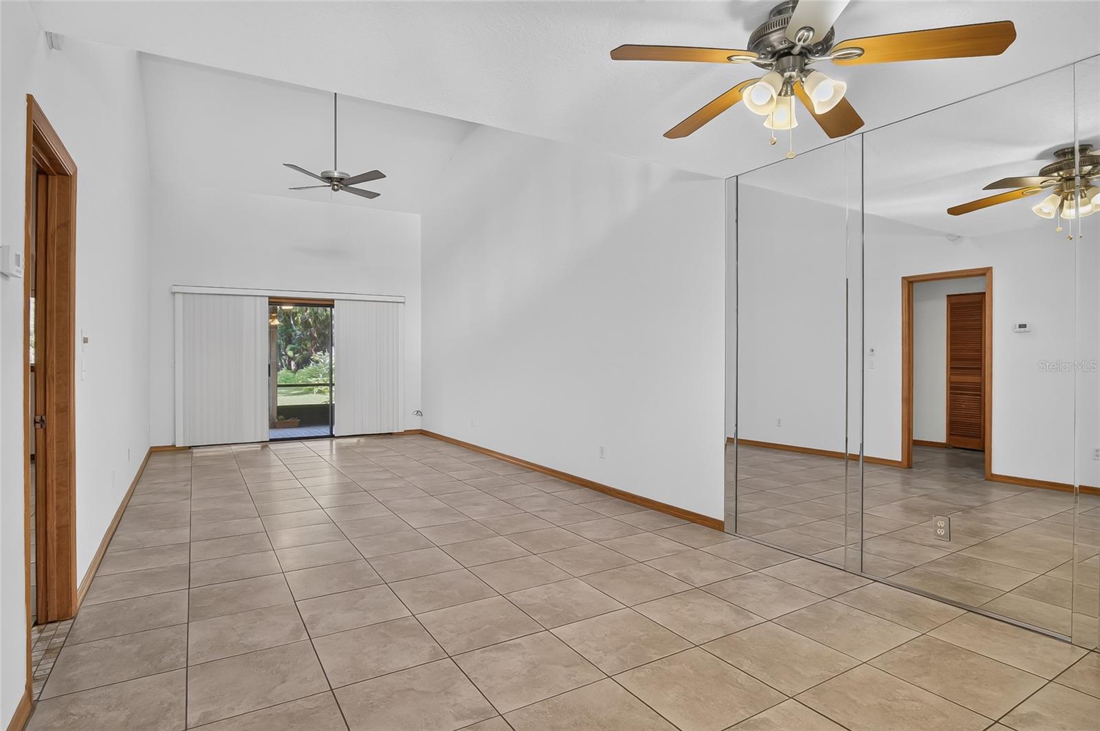 367 CASTLEWOOD LN — photo 10