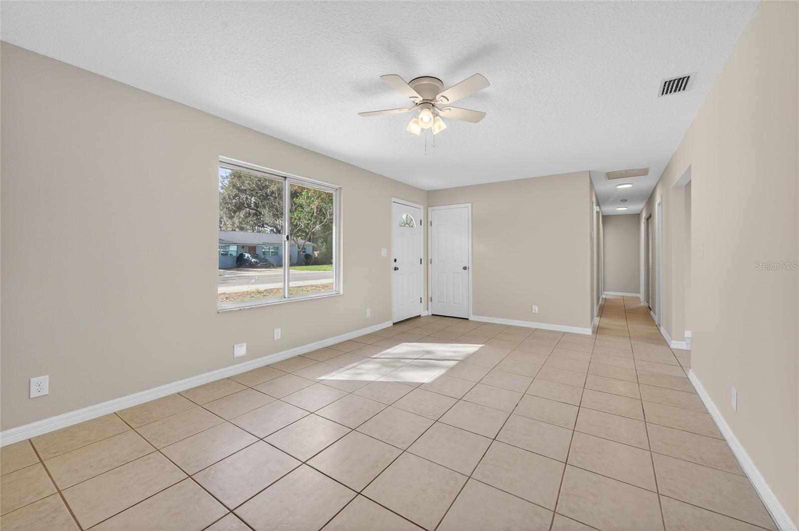 365 HAND AVE — photo 11