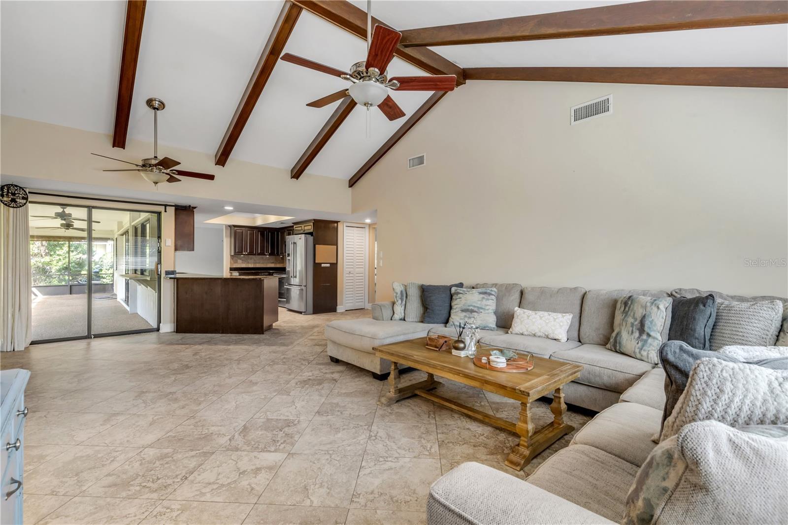 530 CLUB HOUSE BLVD — photo 8
