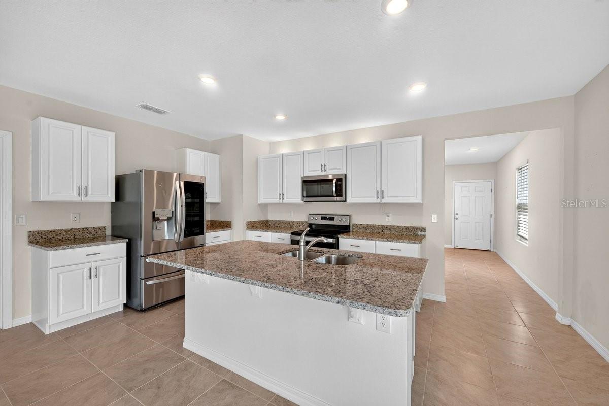 3118 BORASSUS DR — photo 6