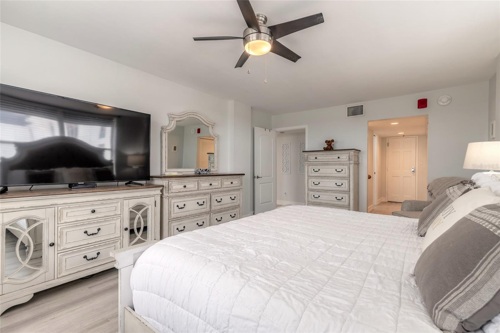 1575 OCEAN SHORE BLVD #J070 — photo 4
