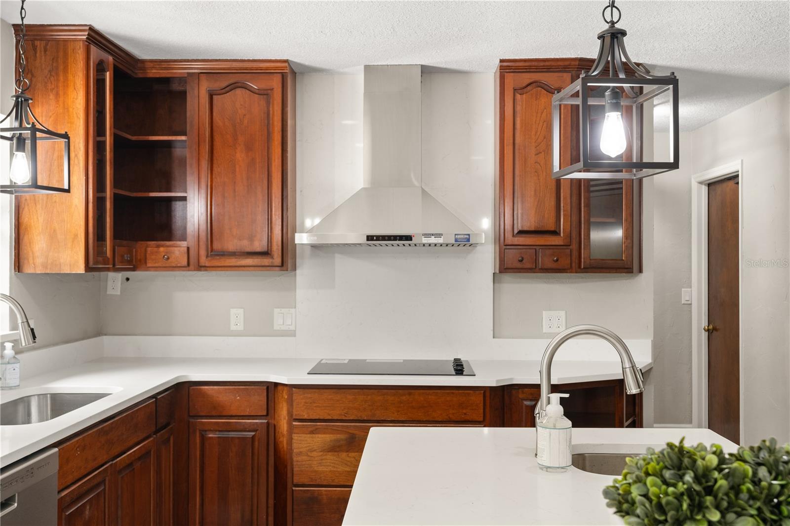 706 S TIMBERLANE DR — photo 12