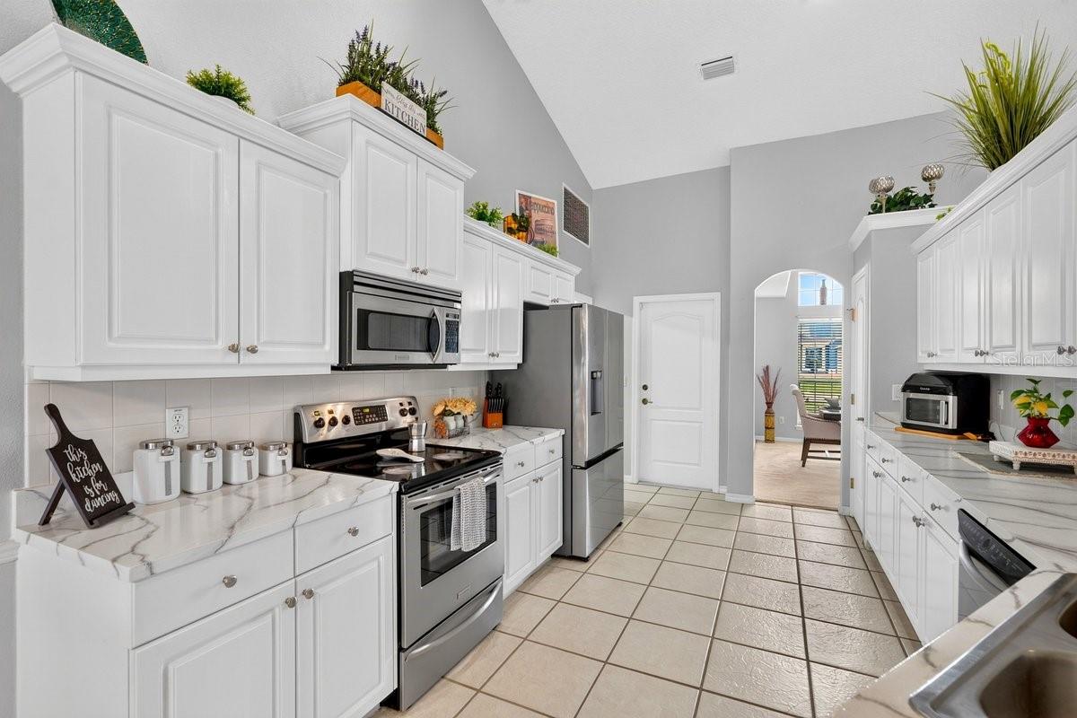 971 LEYBURN DR — photo 5