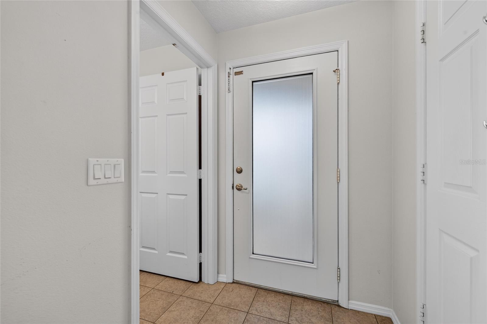 521 MOUNT OLYMPUS BLVD — photo 2
