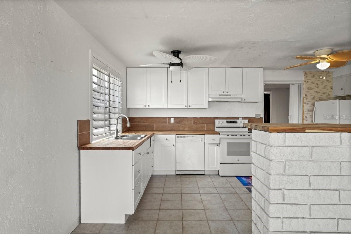 3 OCEAN EDGE DR — photo 4