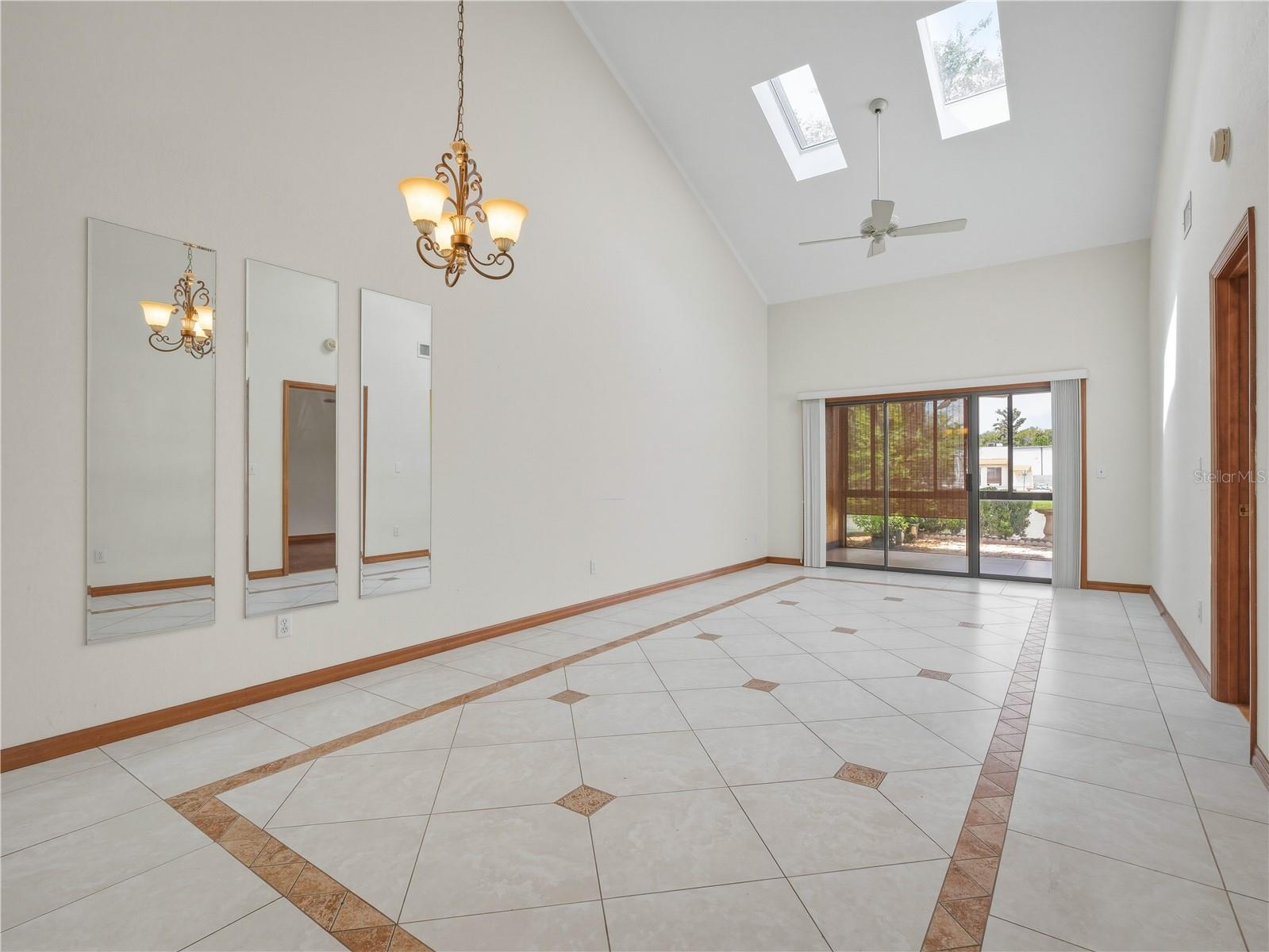351 CASTLEWOOD LN — photo 3