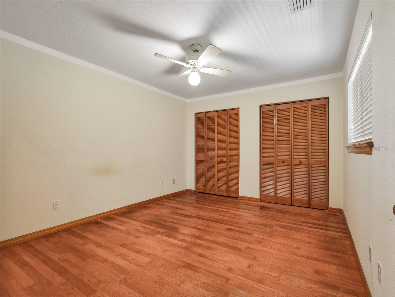 351 CASTLEWOOD LN — photo 10