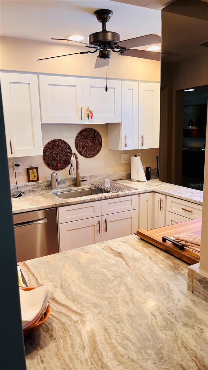 527 S PENINSULA AVE — photo 6