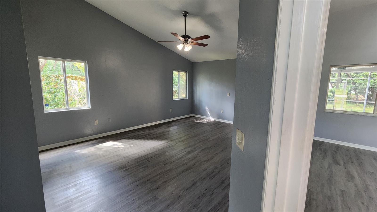 300 SUN OAKS CT — photo 11