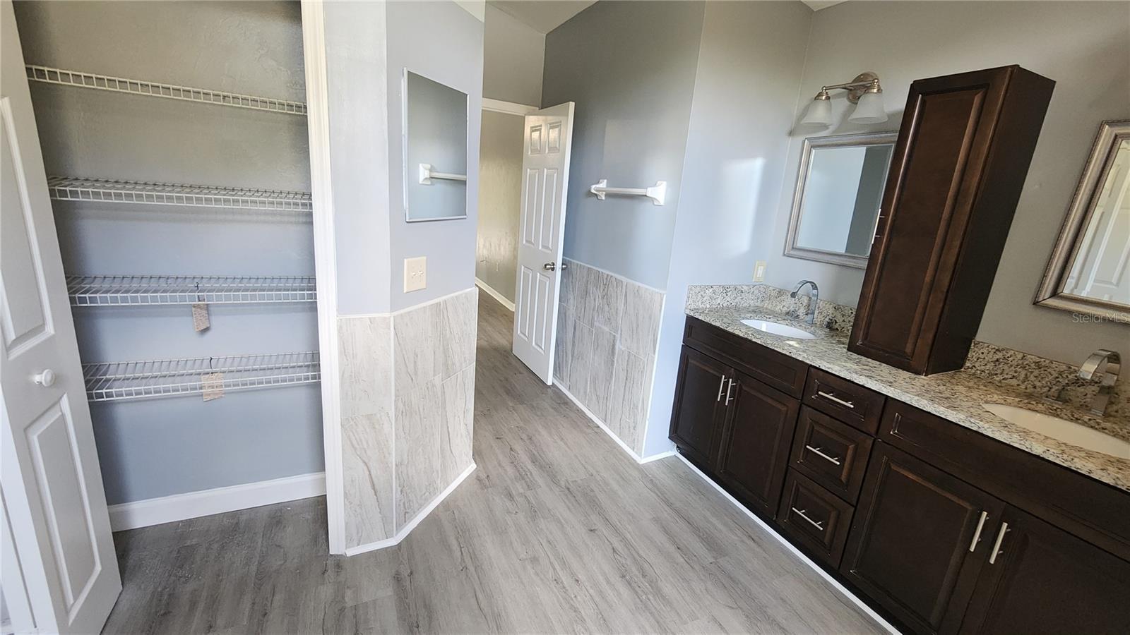 300 SUN OAKS CT — photo 12