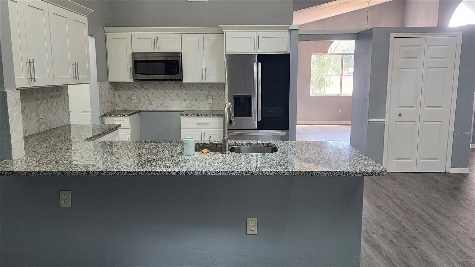 300 SUN OAKS CT — photo 9