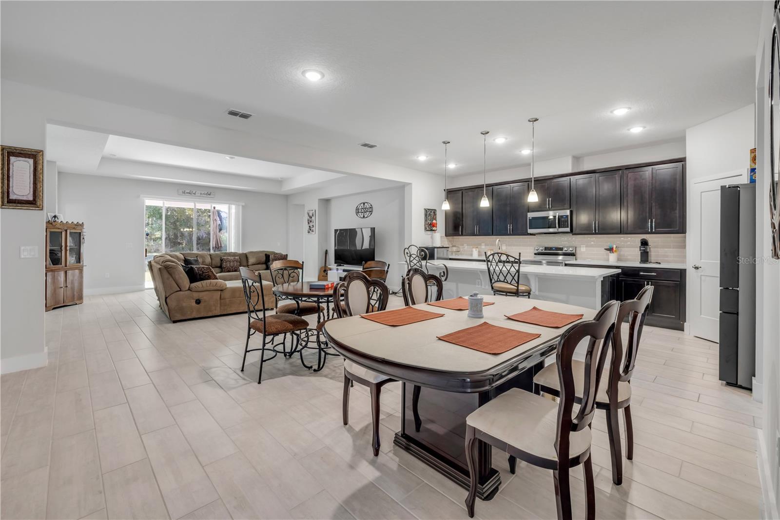 3034 ADRIAN DR — photo 8
