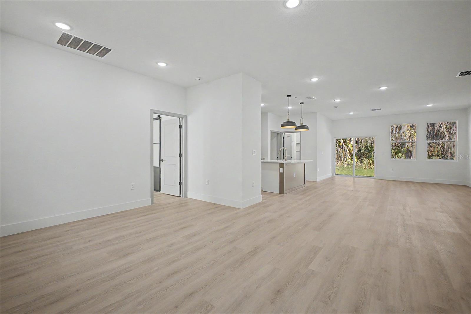 127 HIBISCUS LN — photo 3