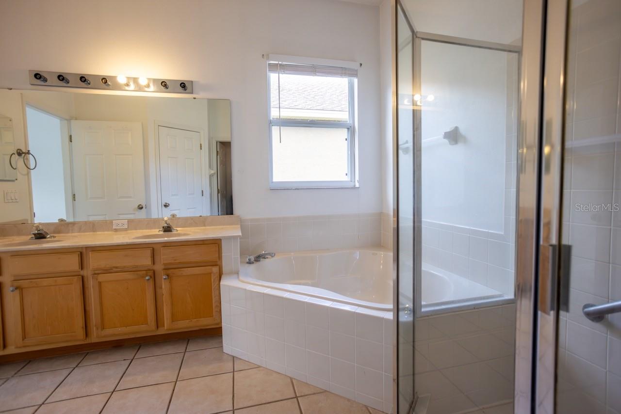 985 RIDGEMOUNT PL — photo 12