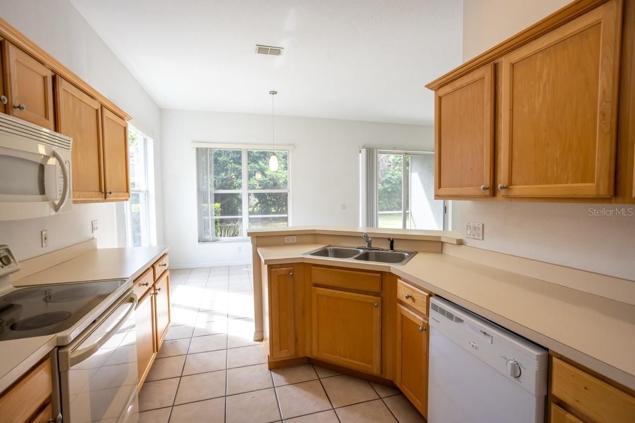 985 RIDGEMOUNT PL — photo 6