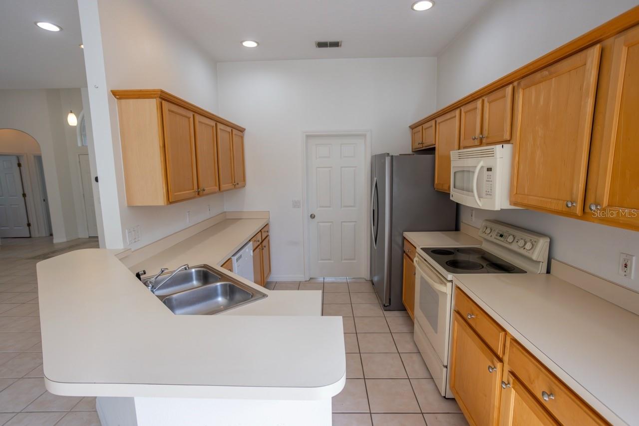 985 RIDGEMOUNT PL — photo 7