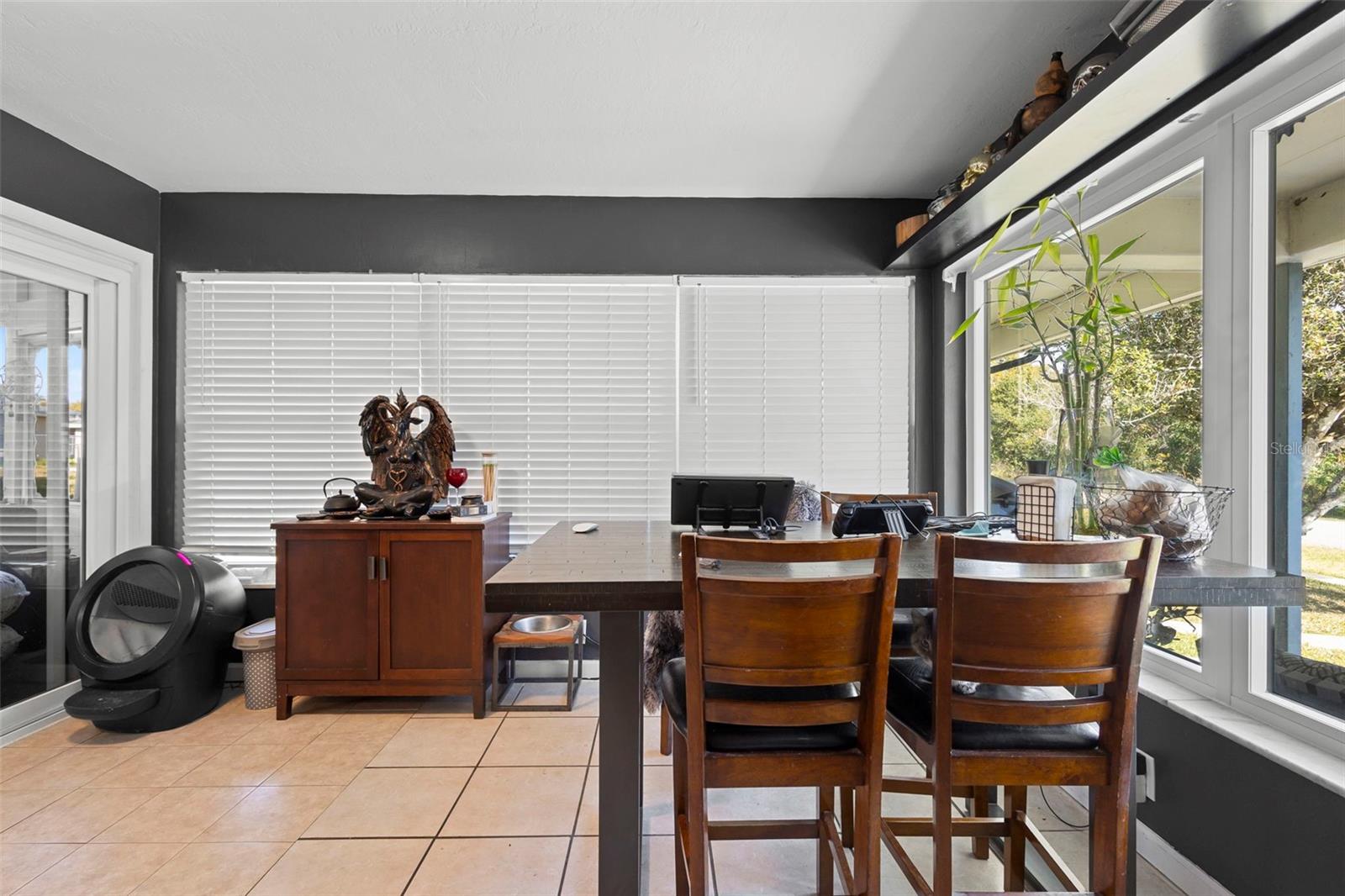 1552 ZINNIA DR — photo 4