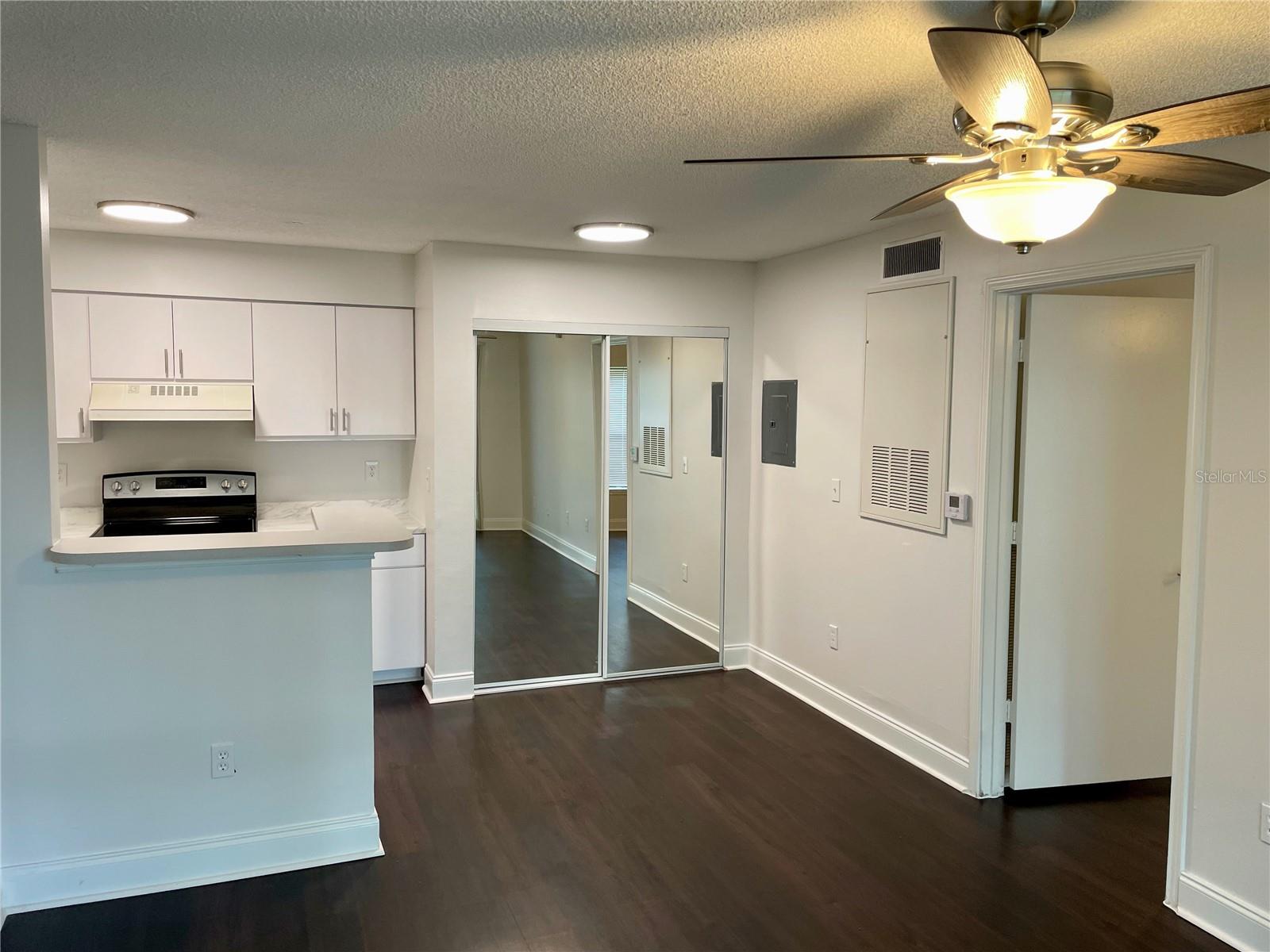2521 GRASSY POINT DR #101 — photo 2