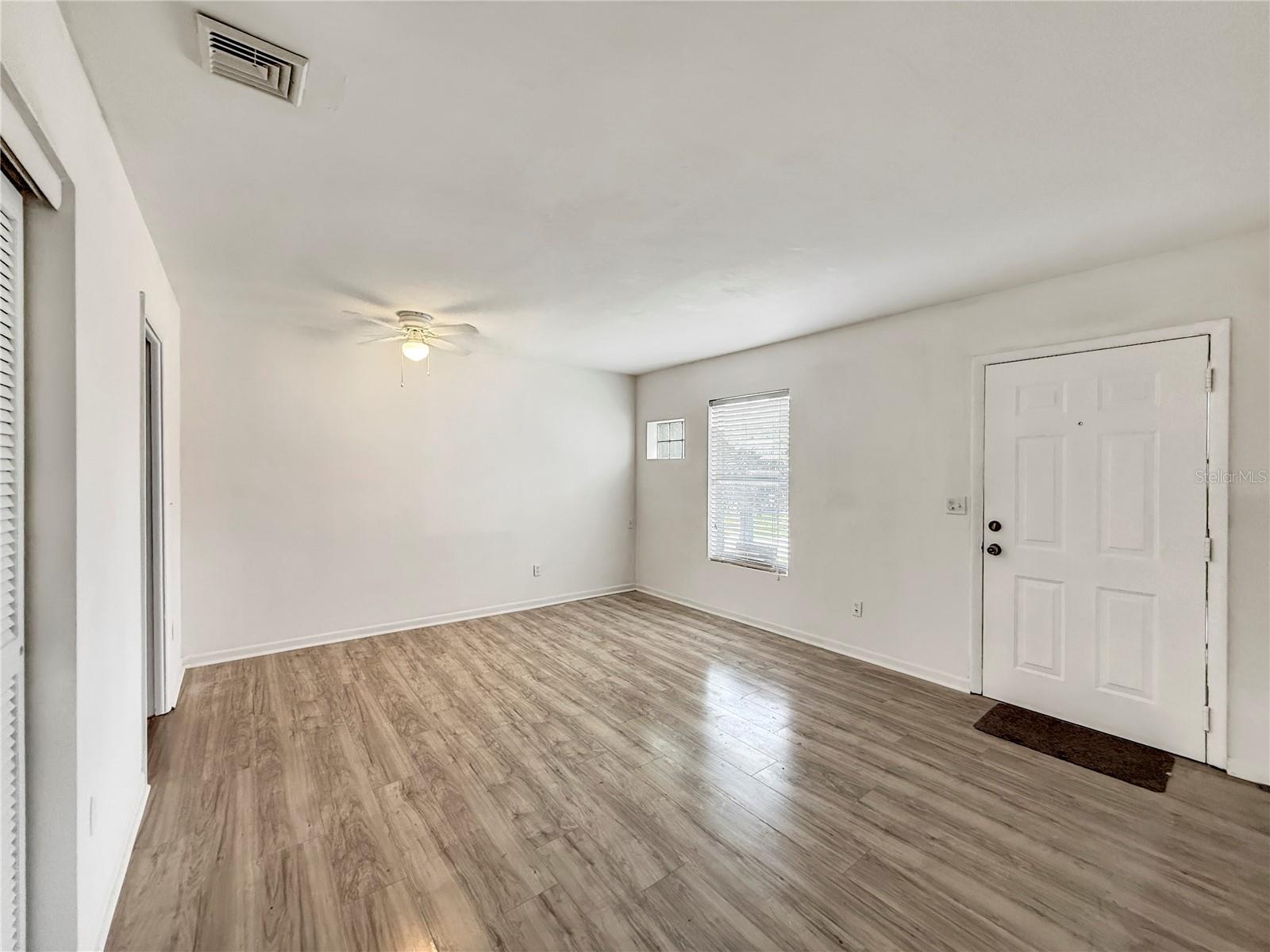 889 W VILLAGE DR — photo 5