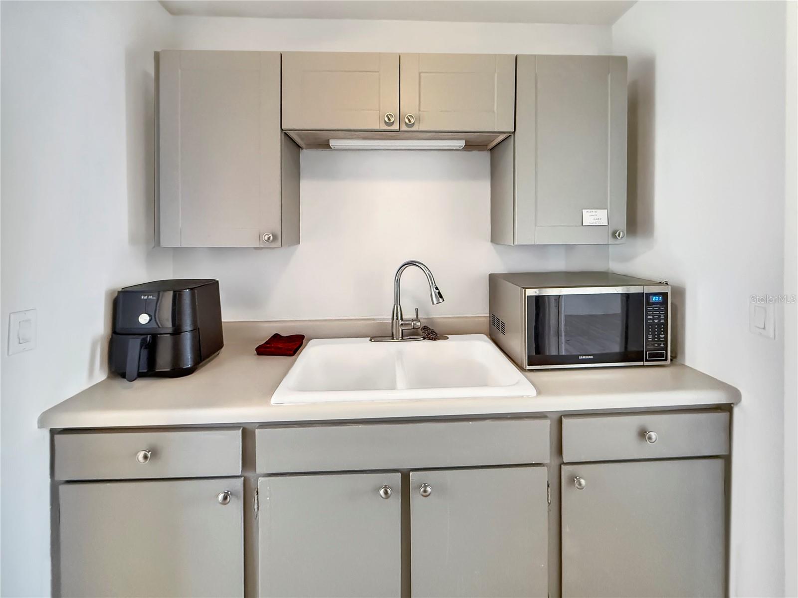 889 W VILLAGE DR — photo 9