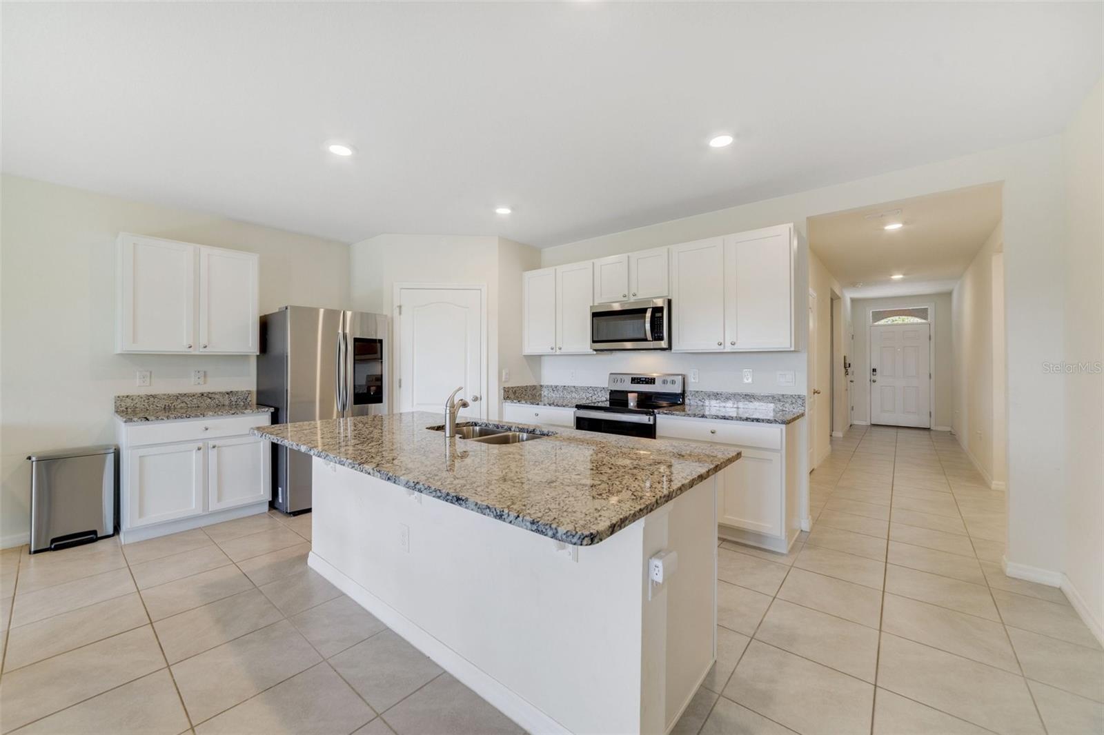 2135 E OLD MILL DR — photo 2