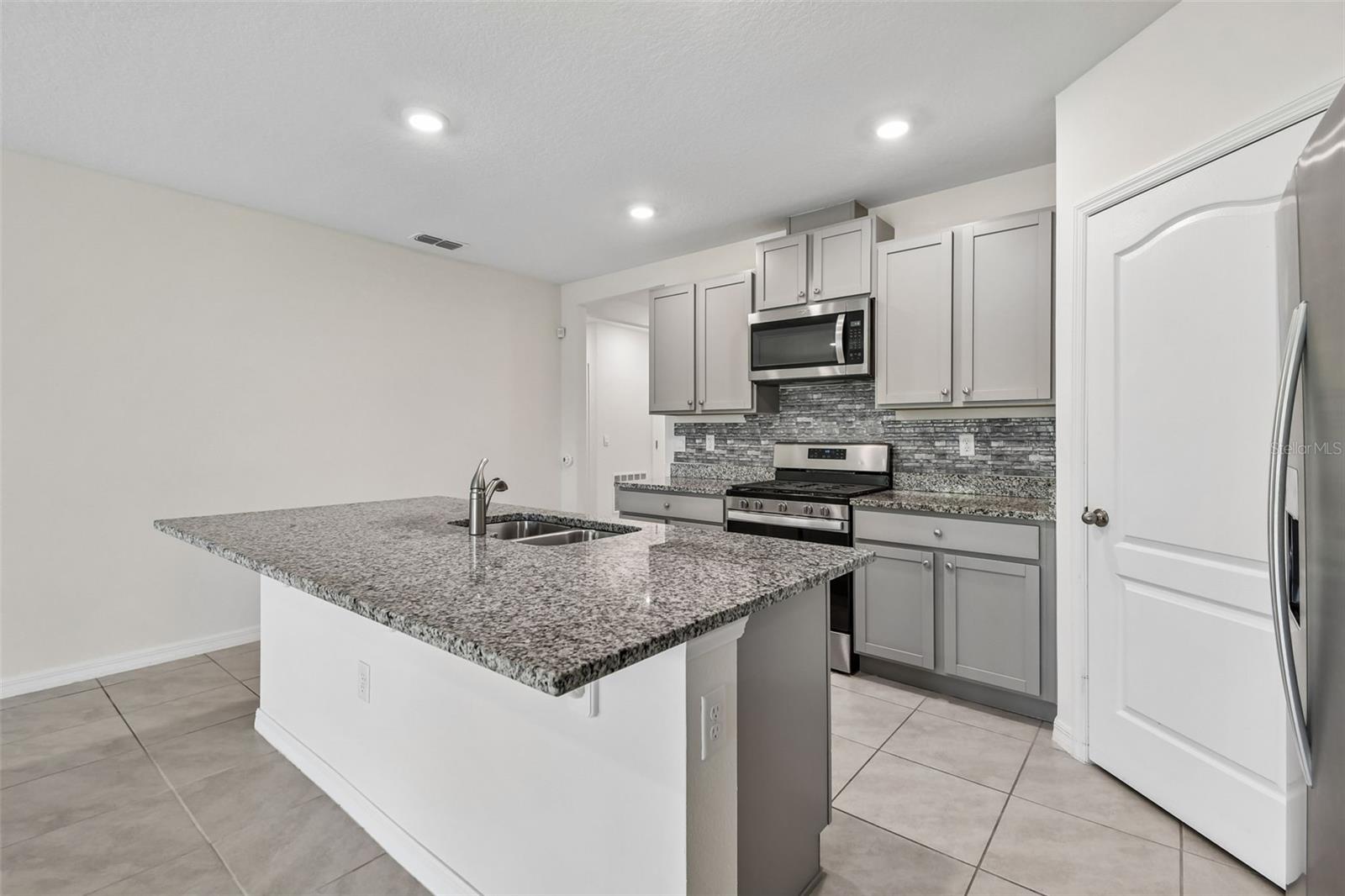 727 LAZIO CIR — photo 11