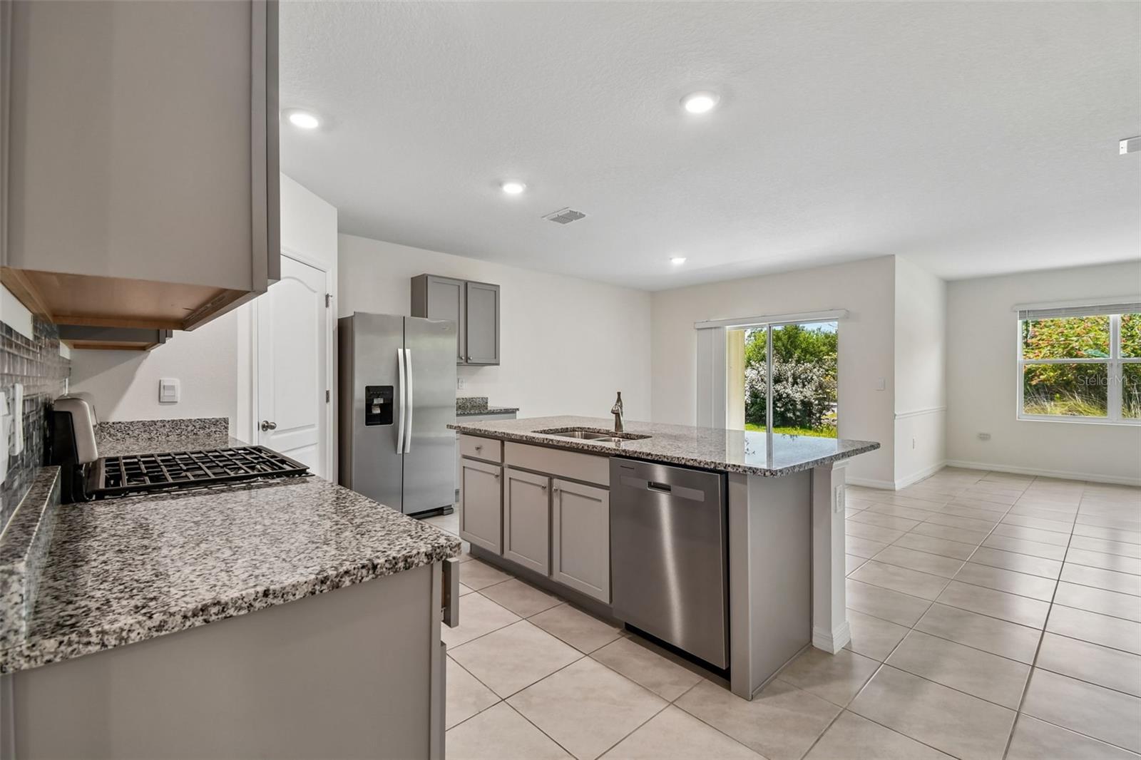 727 LAZIO CIR — photo 8