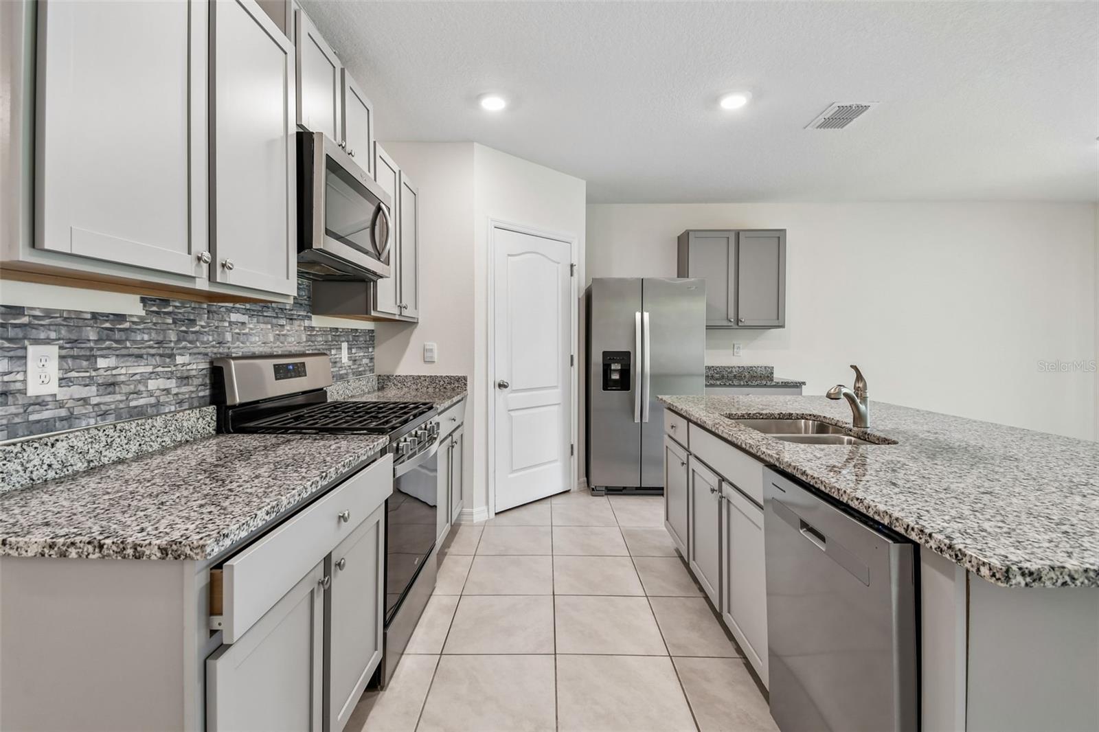 727 LAZIO CIR — photo 9