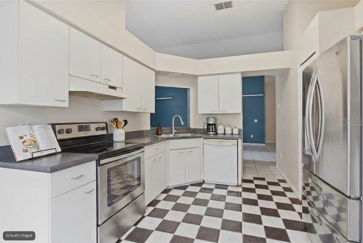 108 N BRISTOL CIR — photo 11