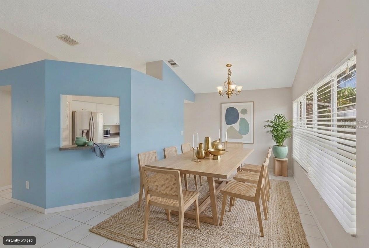 108 N BRISTOL CIR — photo 3