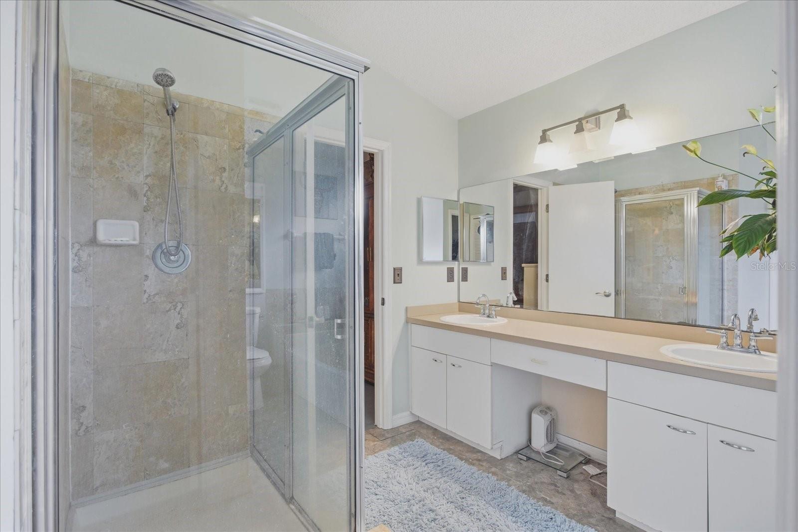 108 N BRISTOL CIR — photo 10