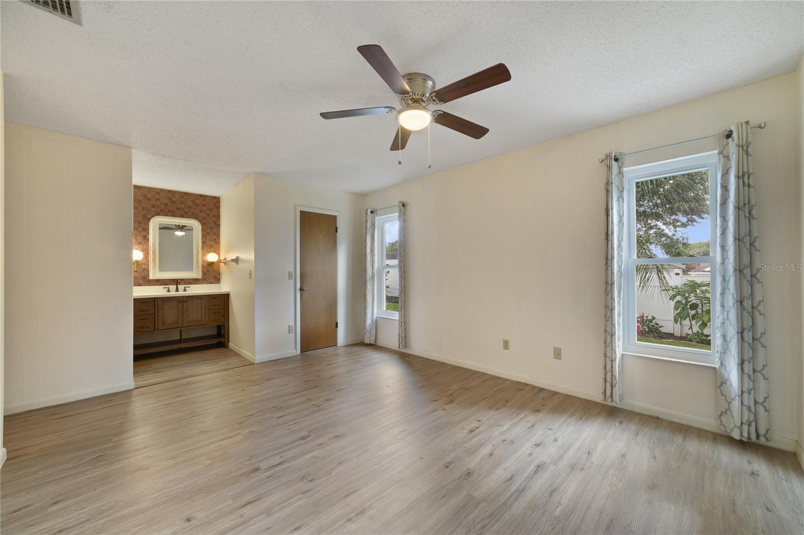 146 MAYFAIR CT — photo 11