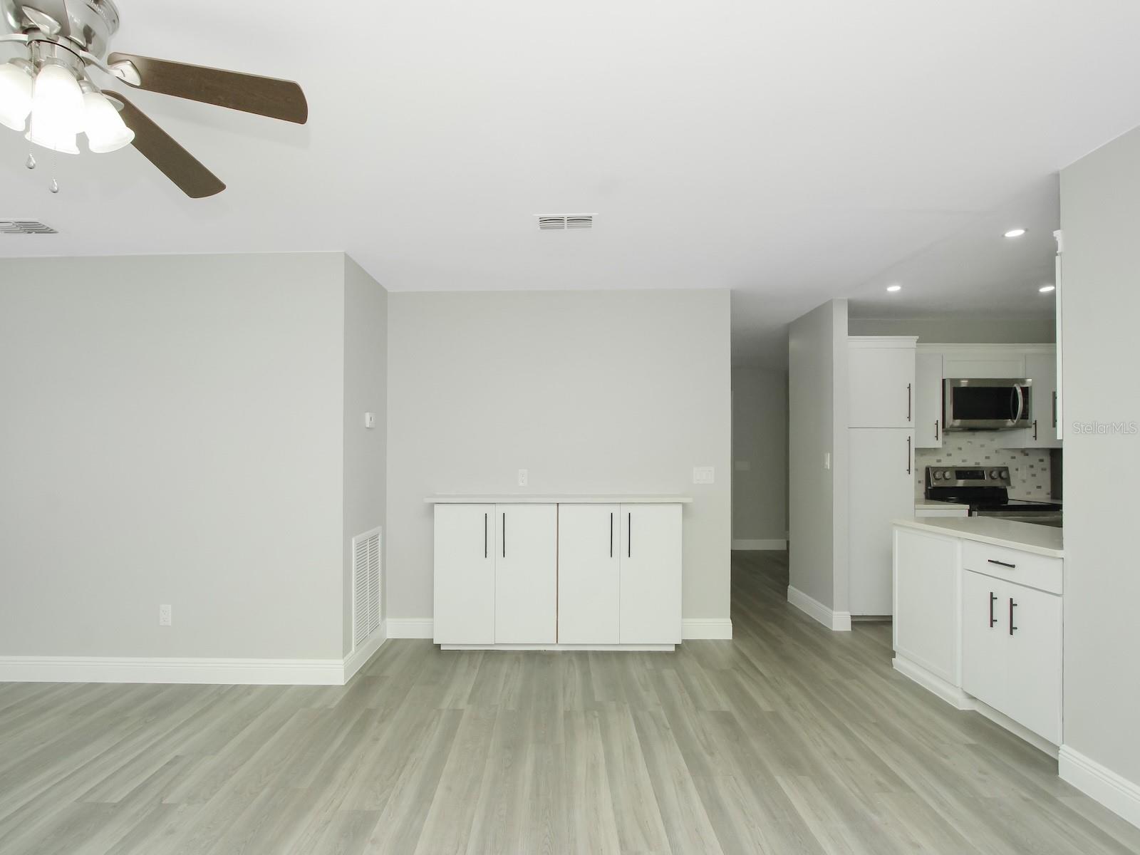 919 SYLVIA DR — photo 12