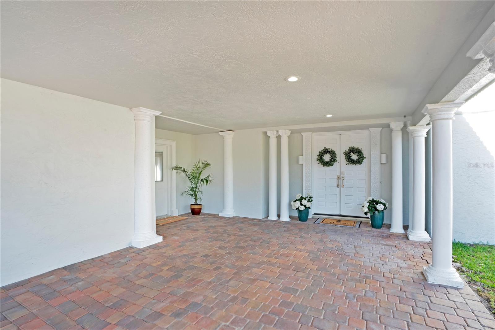 2117 OCEAN DR — photo 3