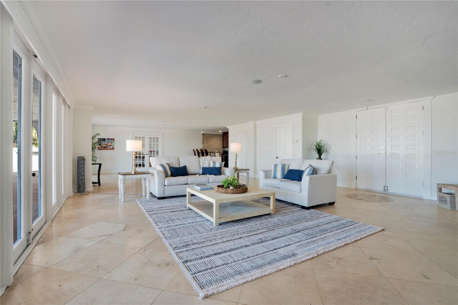2117 OCEAN DR — photo 8