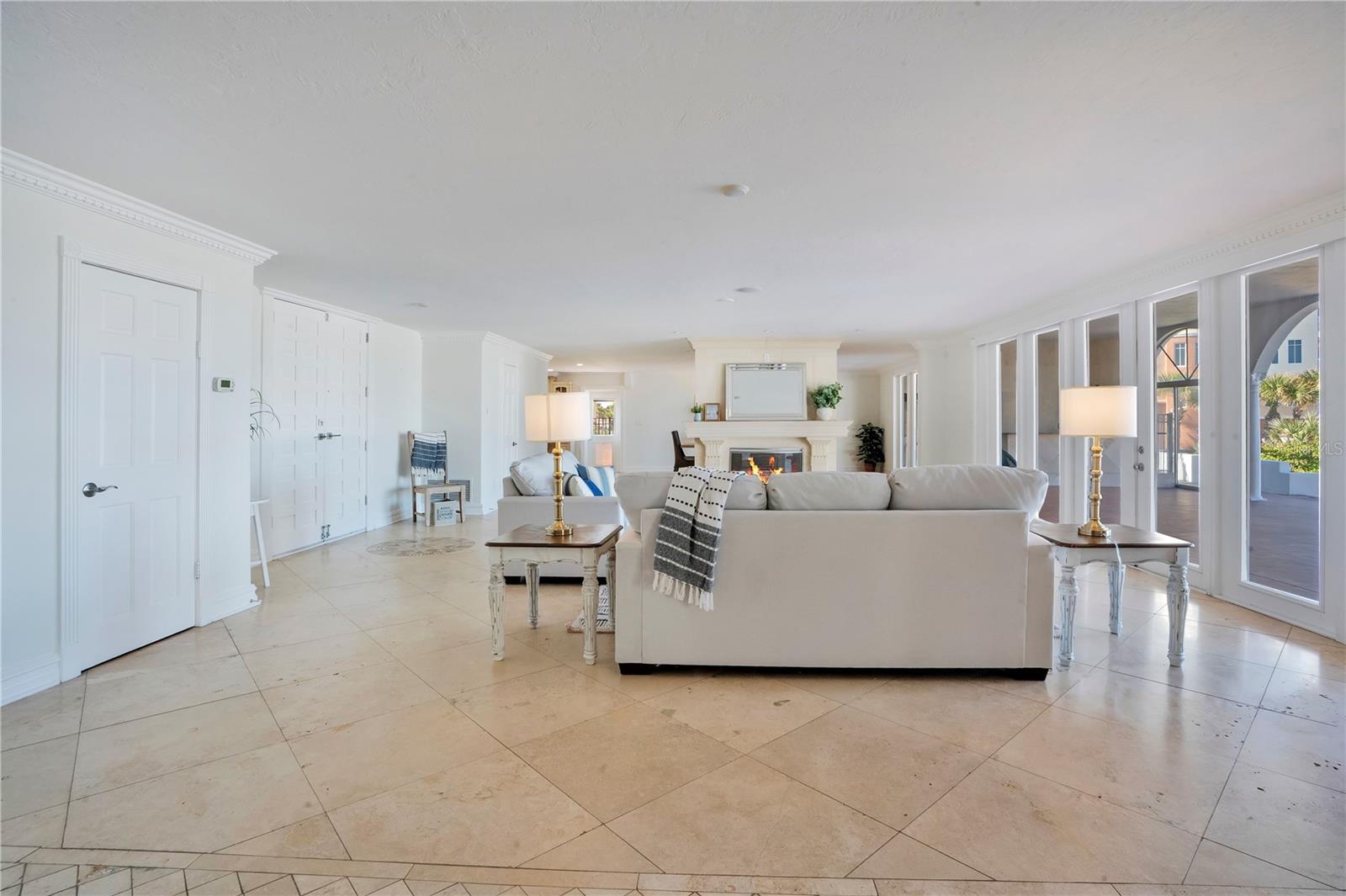 2117 OCEAN DR — photo 10