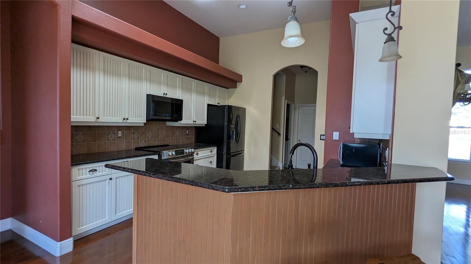 112 HALLSTROM CT — photo 8