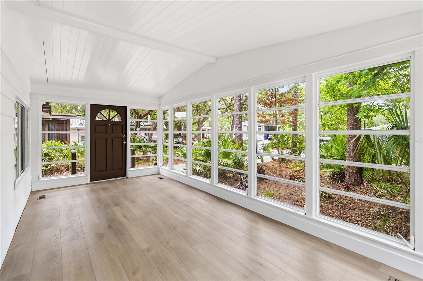 518 W PLANTATION BLVD — photo 2