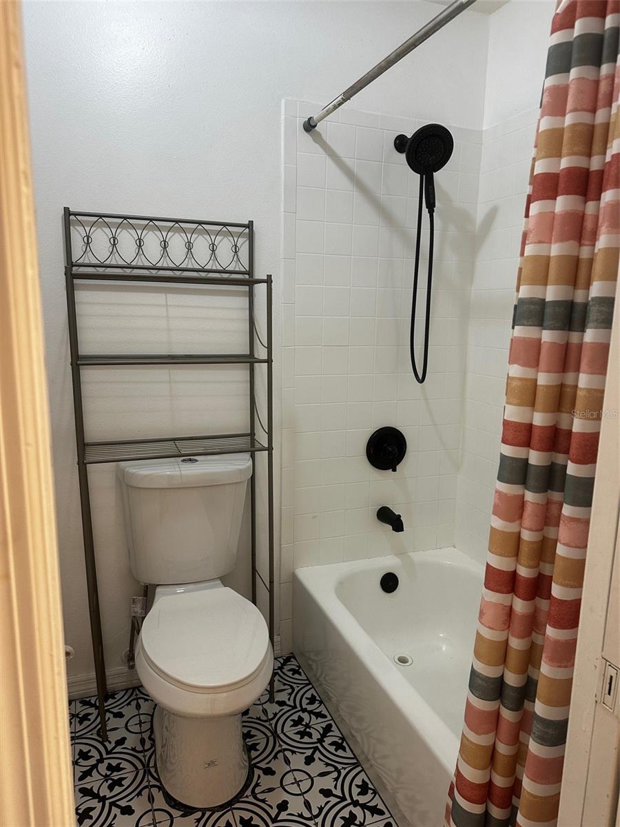 409 ELKIN AVE — photo 10