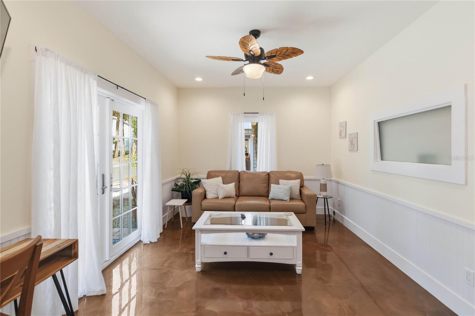 207 ESTHER ST — photo 11