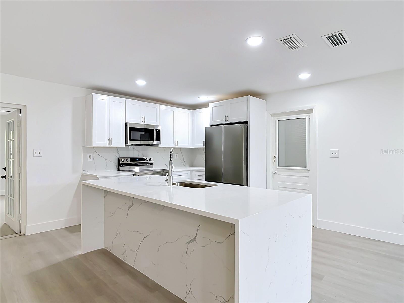 930 TROY DR — photo 12