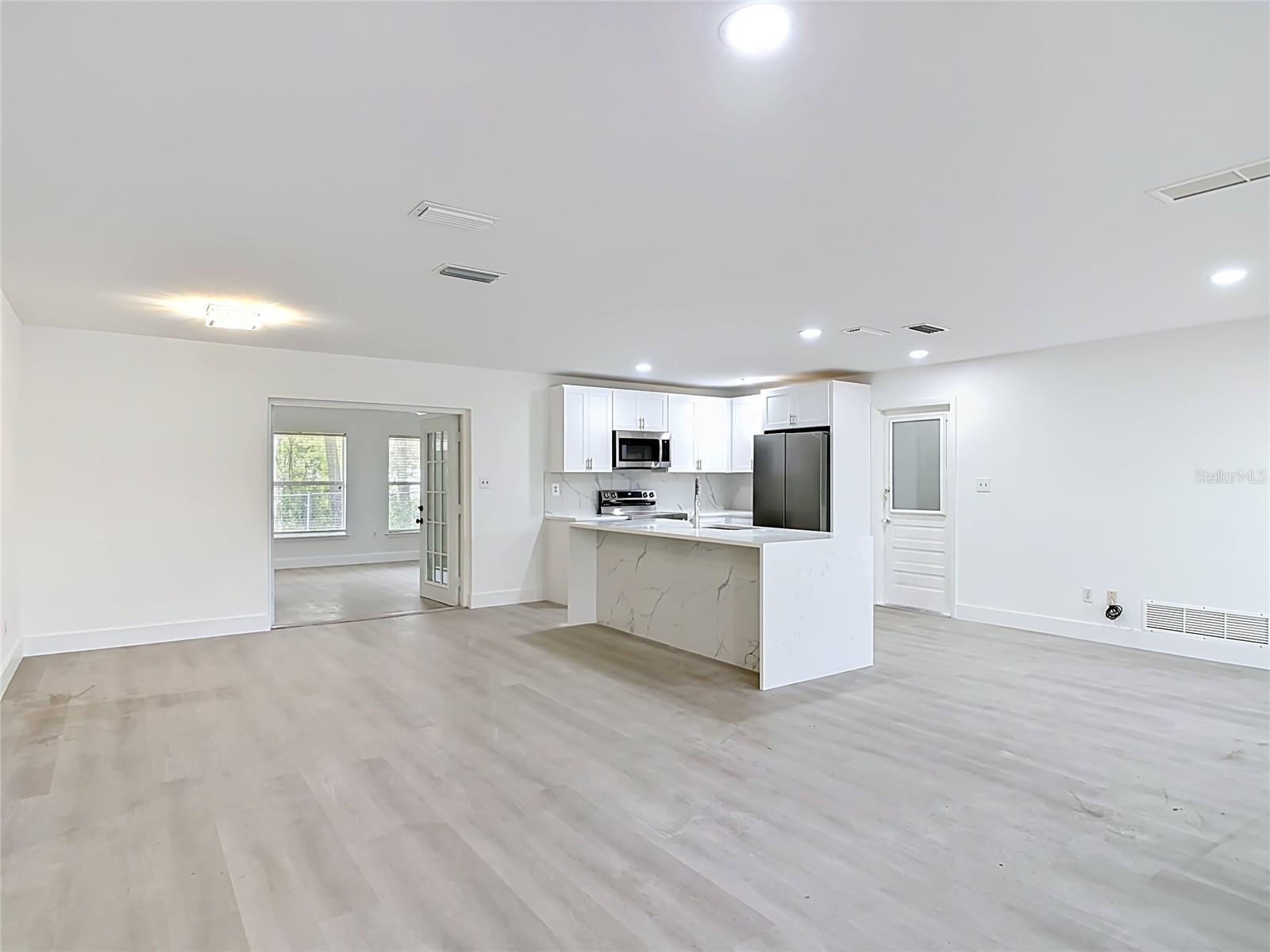 930 TROY DR — photo 6