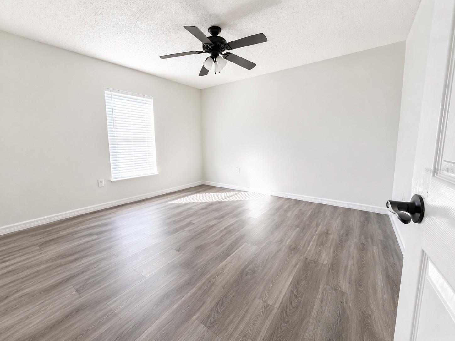 210 FAIRFIELD DR — photo 10