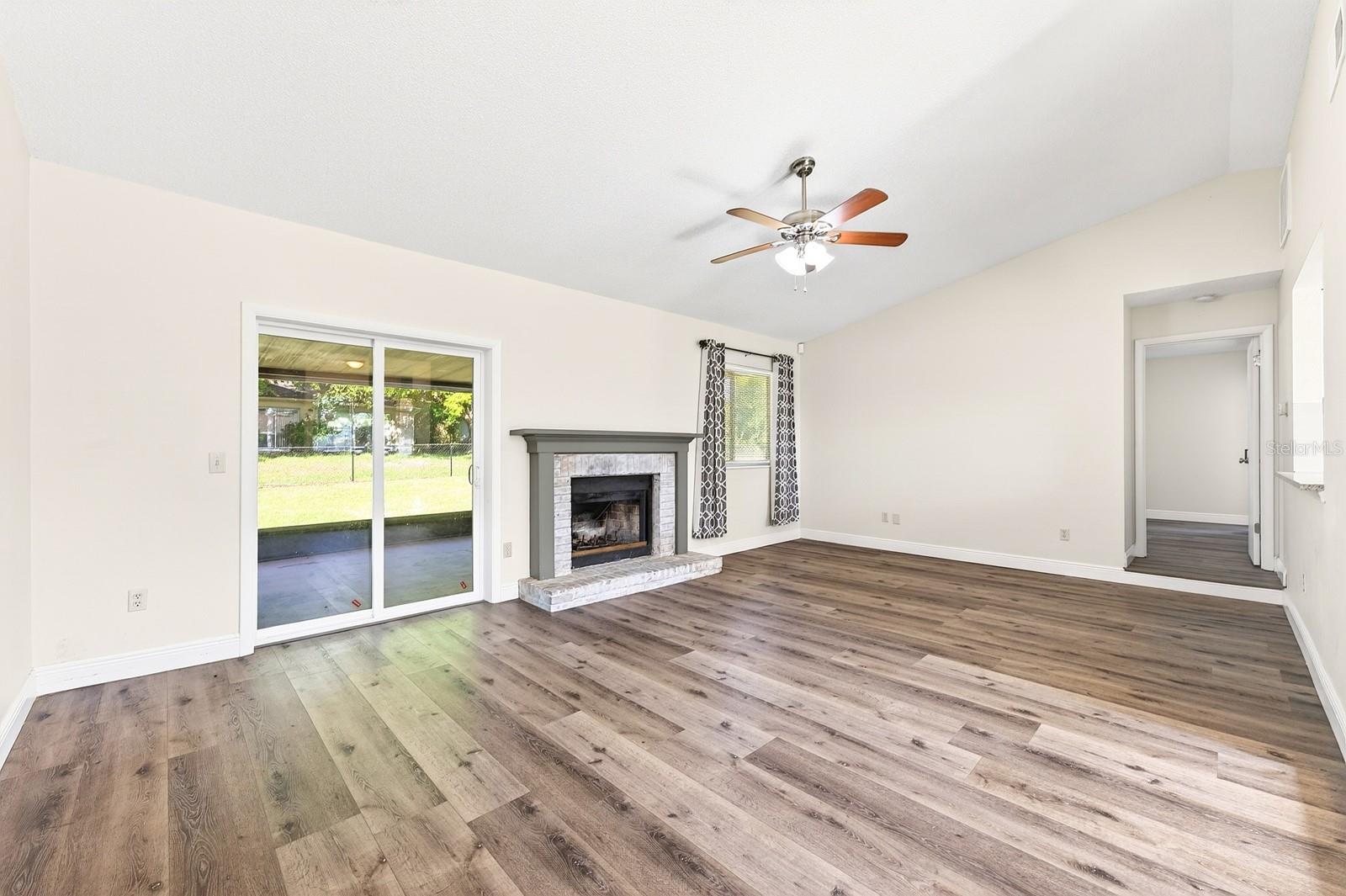 745 MENTMORE CIR — photo 4