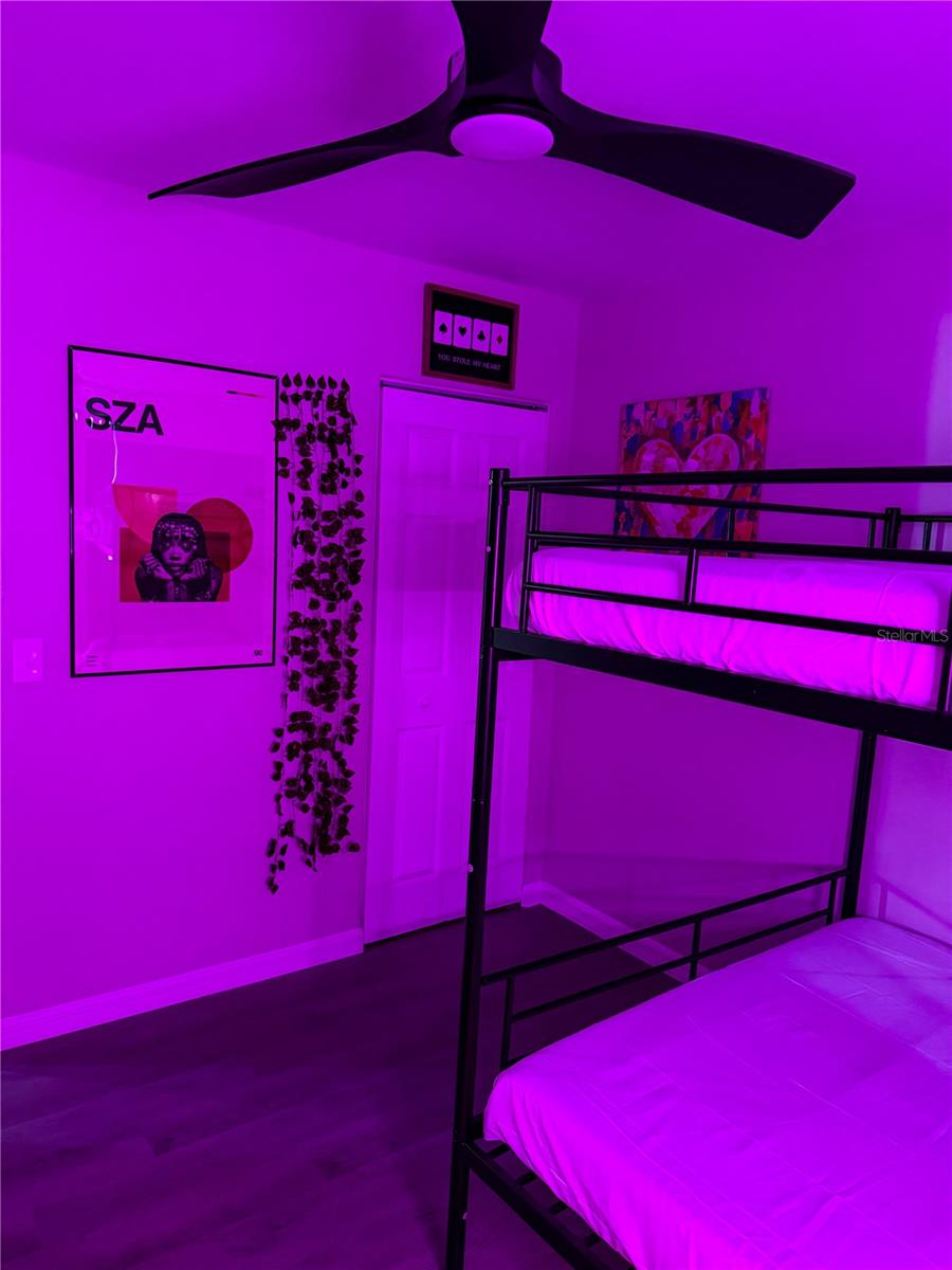 370 HAND AVE — photo 4