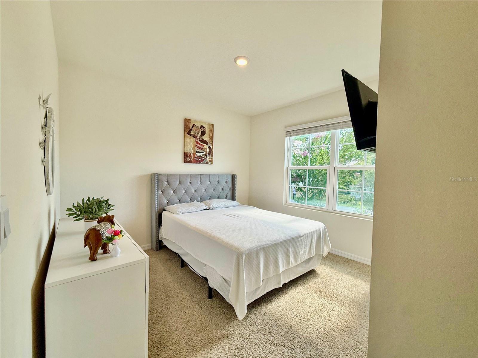 2033 E GLORIA DR — photo 11